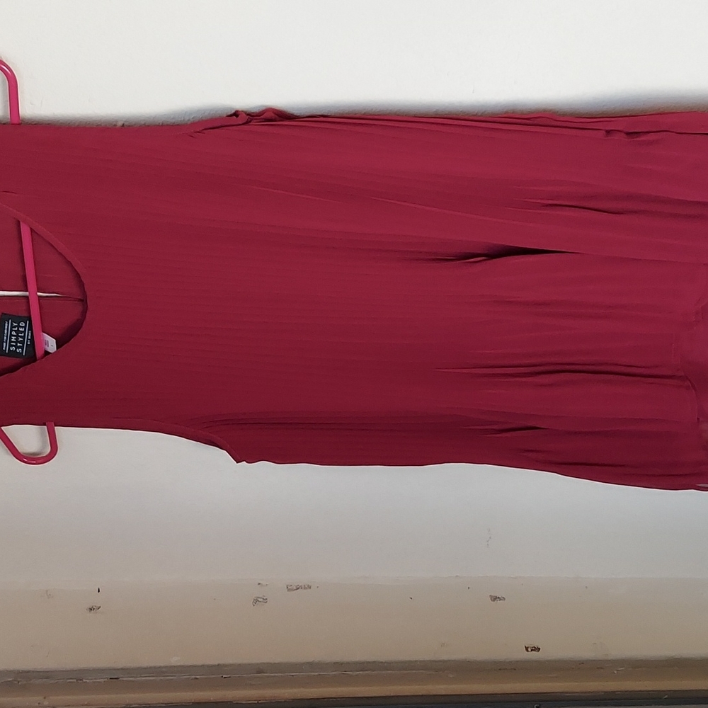 Simply  style womans top burgundy ruffle bottom sizeL